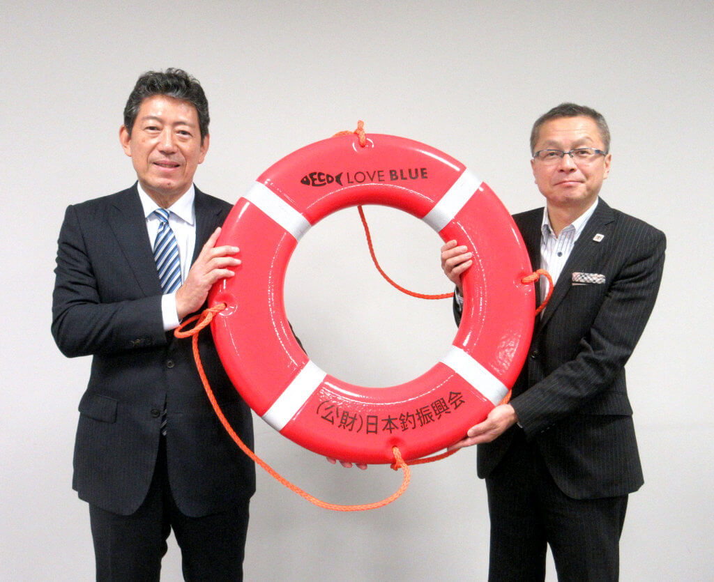 日本釣振興会から救命浮環を寄贈