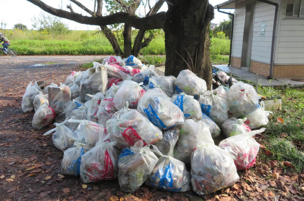 「びん沼川」周辺の清掃活動で集められたゴミ