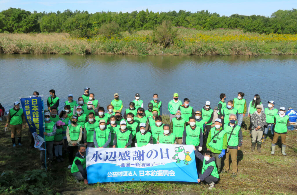 清掃当日は（公財）日本釣振興会埼玉県支部の役員、各釣具メーカーのスタッフ等が参加した。参加人数は55名