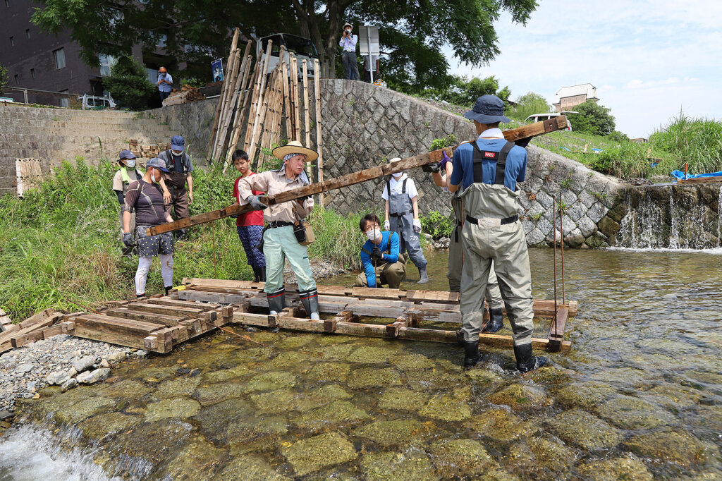 京の川の恵みを活かす会が設置した仮設魚道