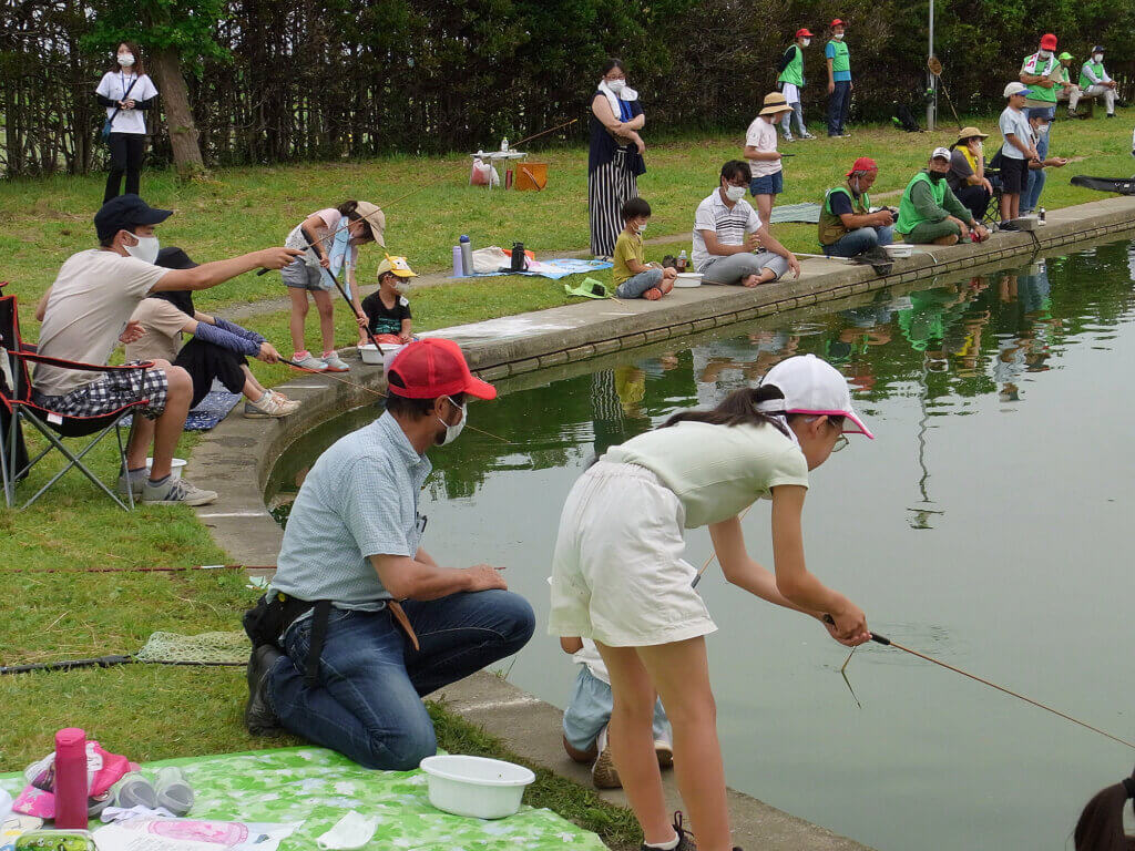 埼玉県鴻巣市で 家族ふれあい魚つり大会 釣りで家族団らん 子供の自然学習も 釣具新聞 釣具業界の業界紙 公式ニュースサイト