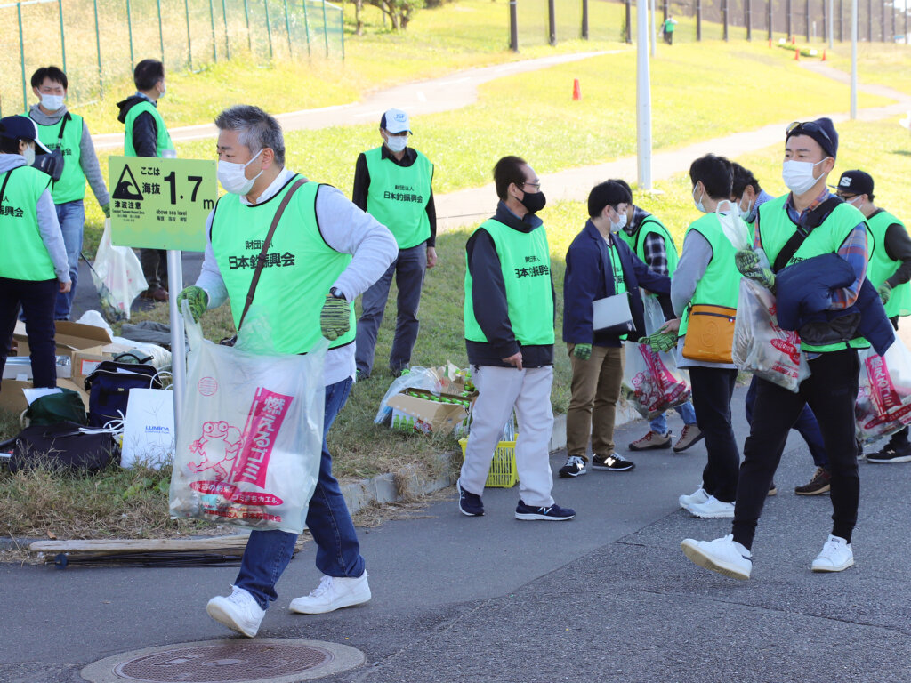 日本釣振興会の清掃活動の様子