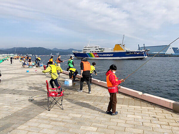 清水港日の出埠頭で「釣り解放」イベント。釣り教室も開催 | 釣具新聞 | 釣具業界の業界紙 | 公式ニュースサイト