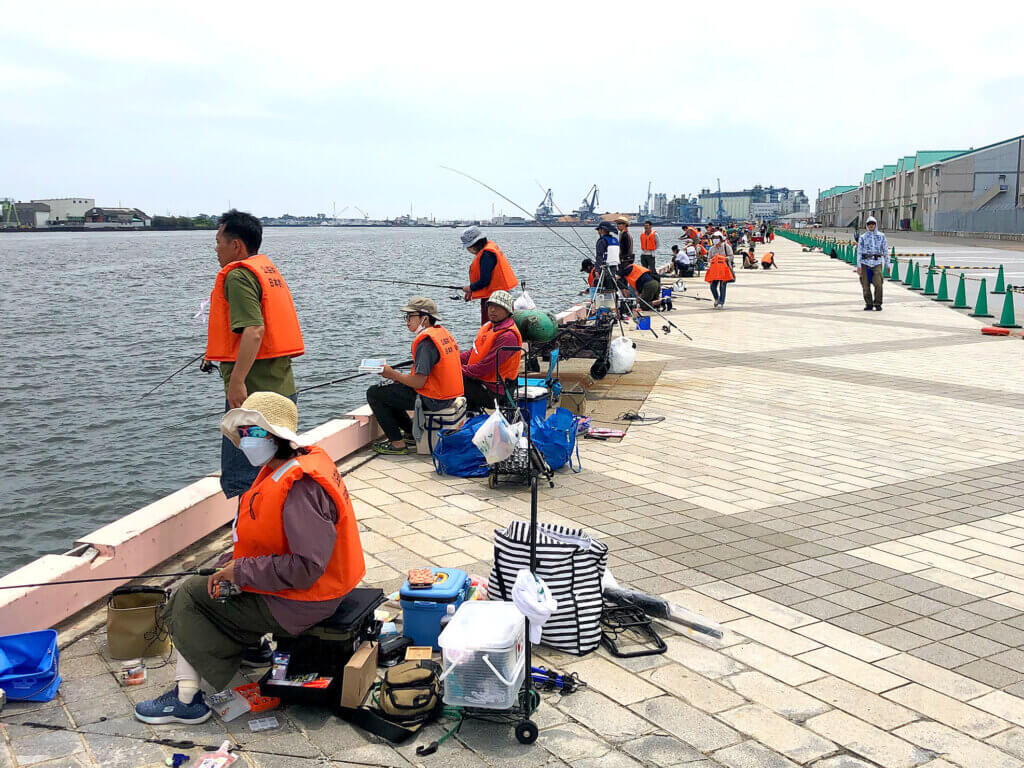 清水港日の出埠頭「釣り開放」釣り体験教室の様子