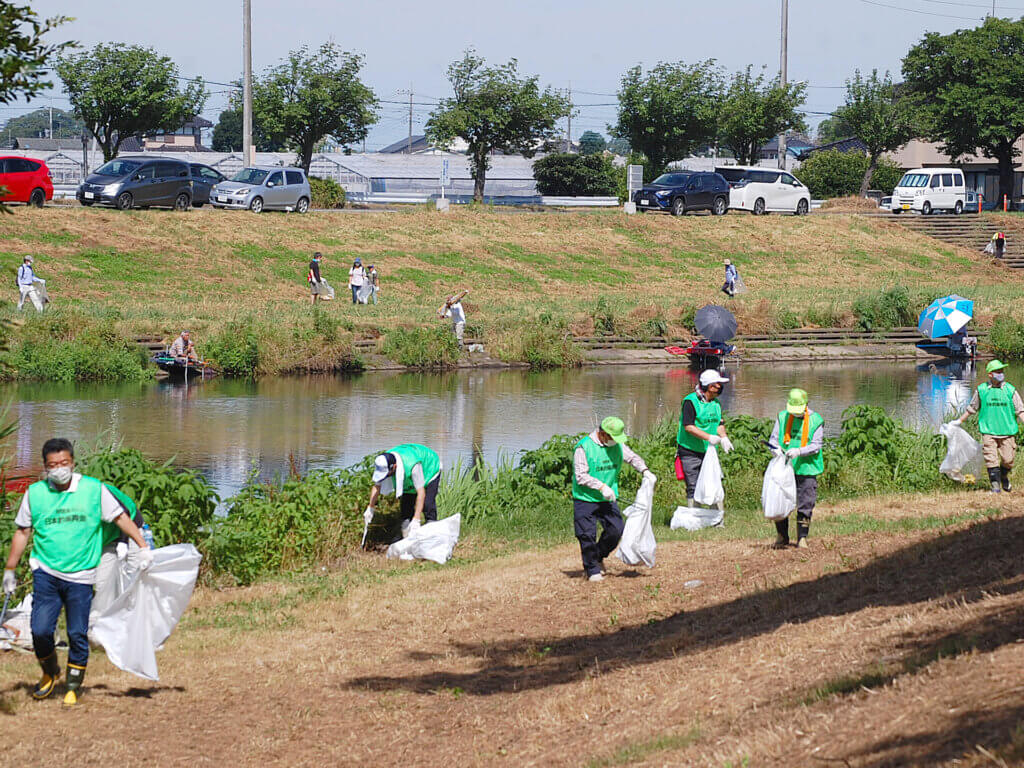 日本釣振興会埼玉県支部のびん沼川環境浄化運動の様子