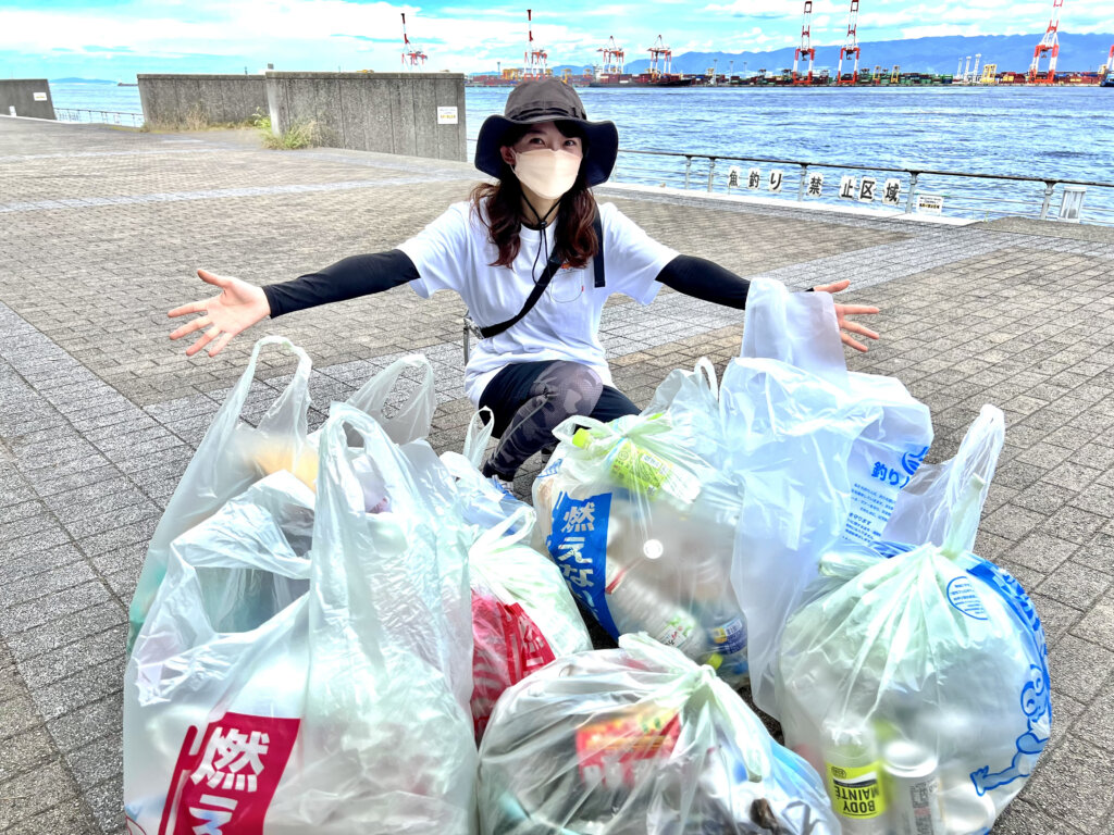 日本全国爆釣プロジェクト第４回目で回収したゴミと高本さん