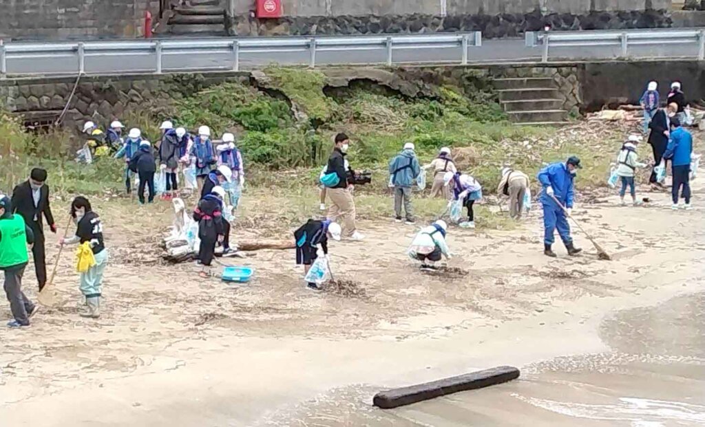 日釣振島根県支部の清掃活動の様子
