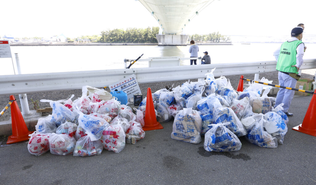 常吉大橋で回収されたゴミ