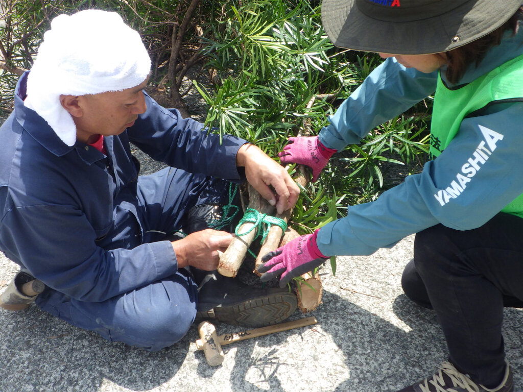 日本釣振興会神奈川県支部の産卵床設置の産卵床製作の様子
