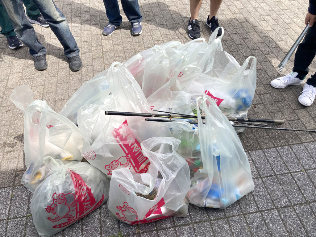 日本全国爆釣プロジェクトの５月の清掃活動で集められたゴミ