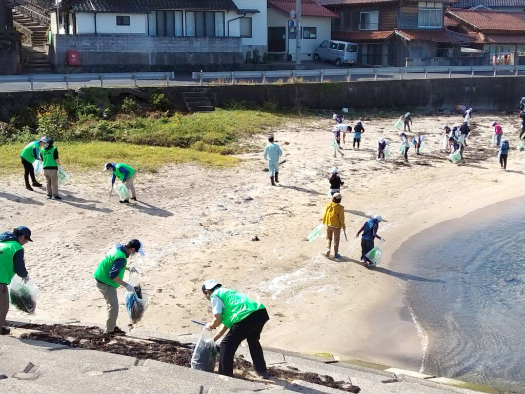 公益財団法人日本釣振興会島根県支部の清掃活動の様子