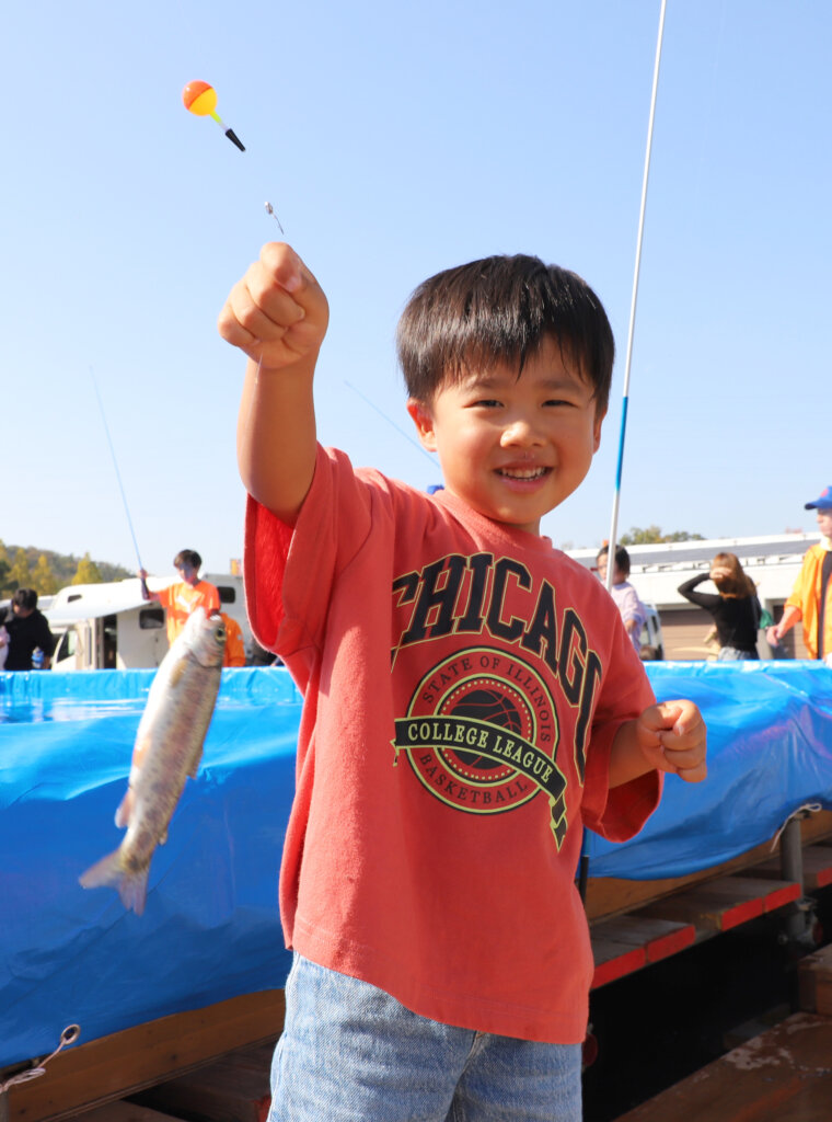 「加東市秋のフェスティバル」の「釣り名人集まれ！」の釣果