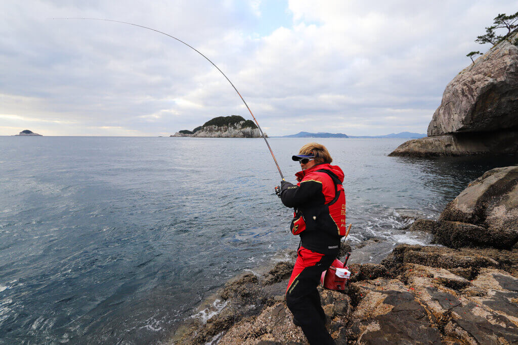五島列島で釣りをする平和卓也さん