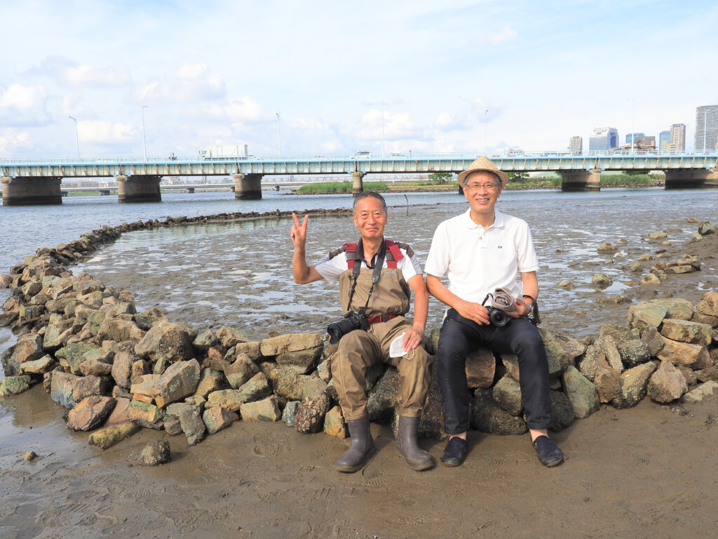 竹門康弘先生（左・京の川の恵みを活かす会代表、大阪公立大学客員研究員）と、石干見研究家の田和正孝先生