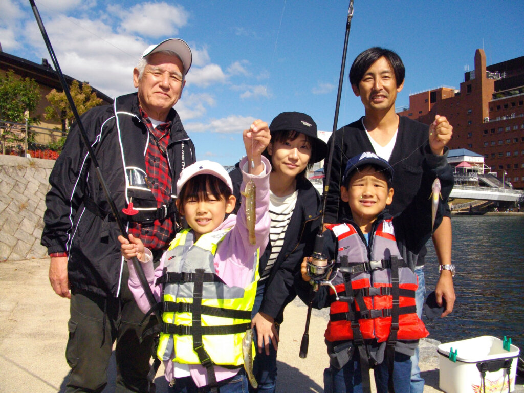 第27回大会に初参加した西川信太郎さん（後列の右）家族