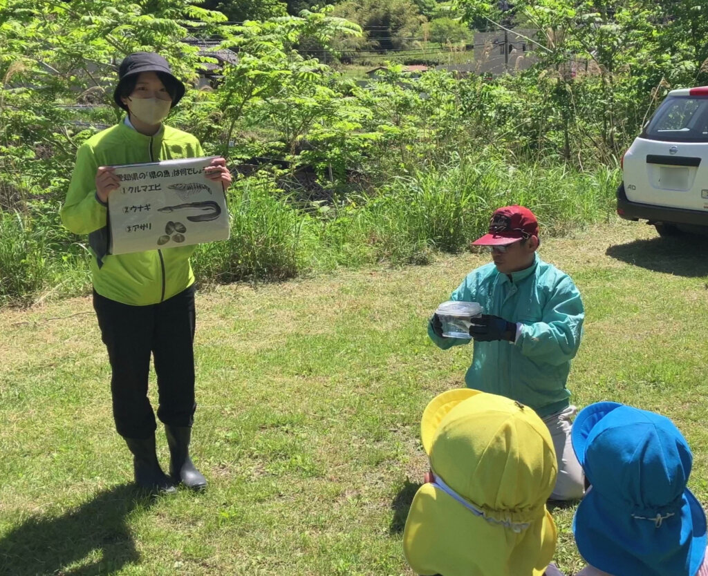 放流前に行われたお魚教室の様子