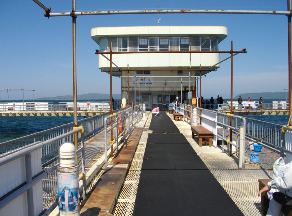 「福岡市海づり公園」の桟橋