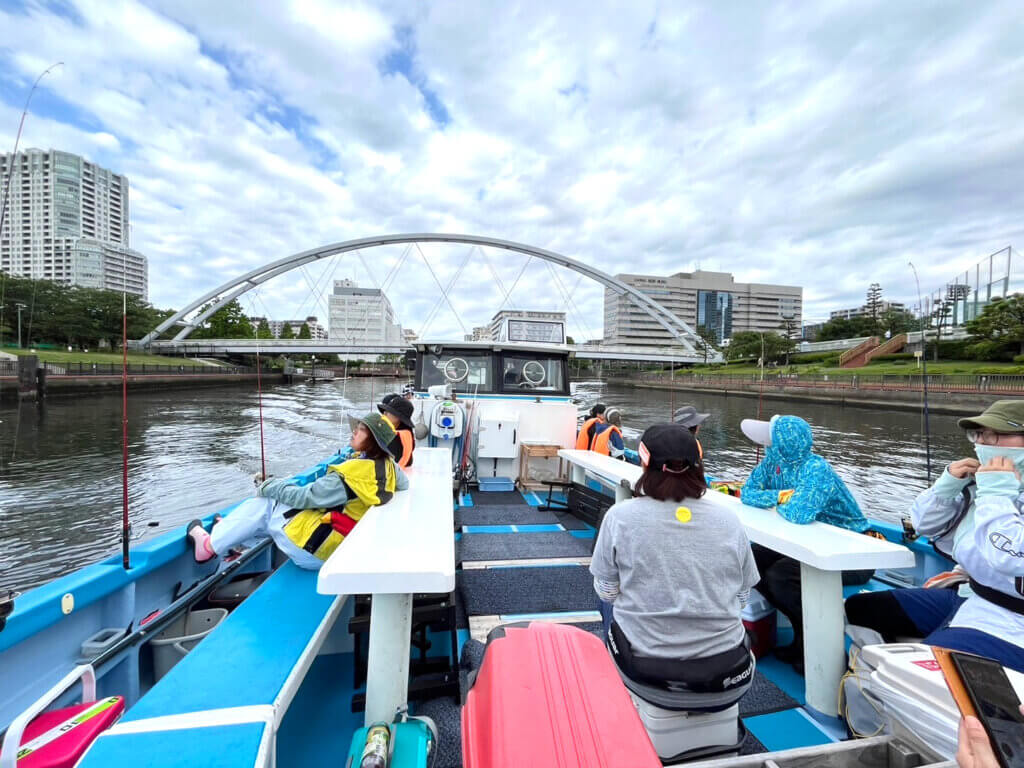 つりジェンヌの「キス天ぷら船交流会」の移動の様子