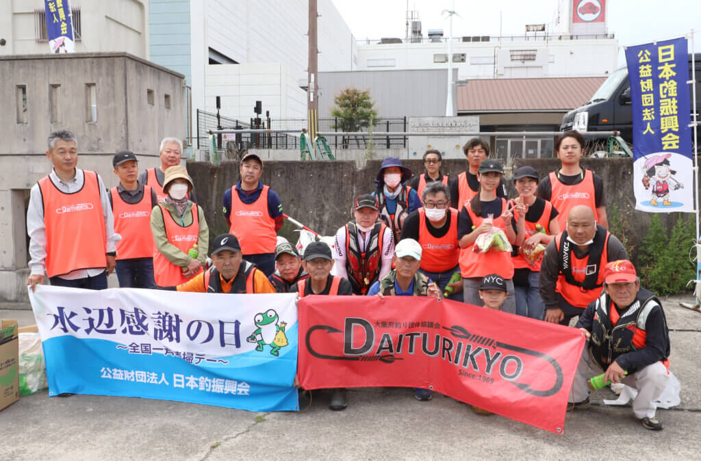 大阪湾クリーン作戦の咲洲のフェリー乗り場の参加者