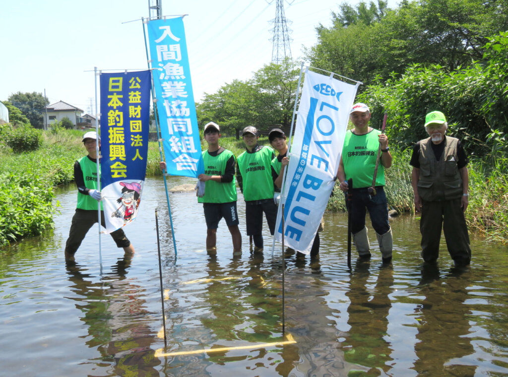 日本釣振興会埼玉県支部のオイカワの産卵床の制作の集合写真