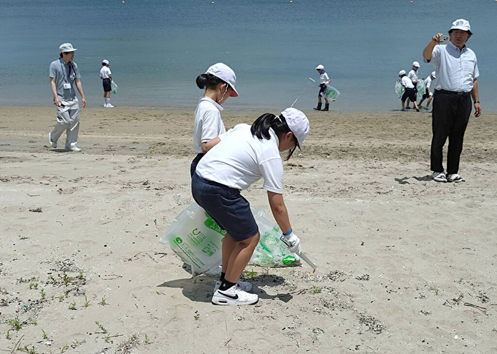 日本釣振興会広島県支部の清掃の様子