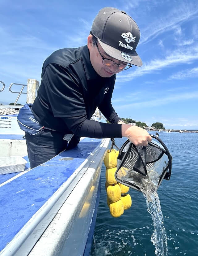 イシグロのヒラメ放流の様子