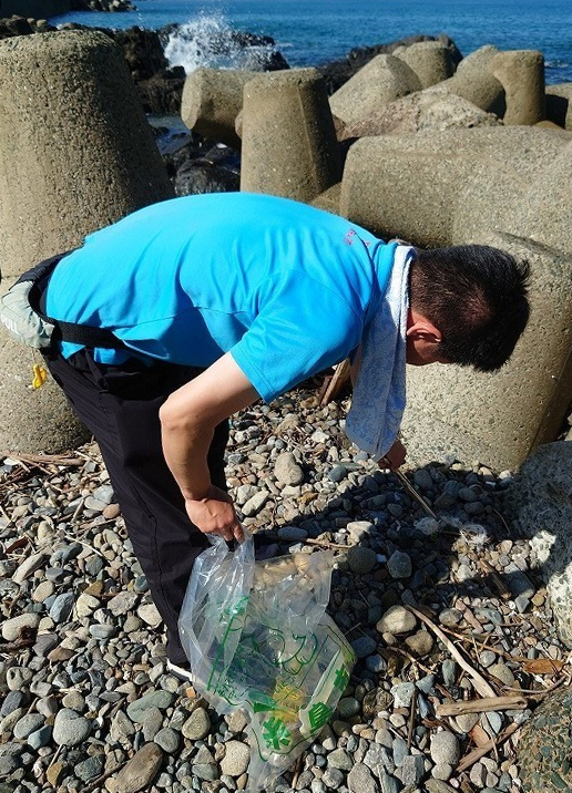 野北漁港の清掃の様子