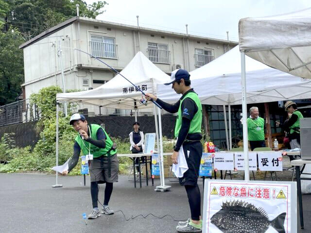 親子サビキ釣り教室のレクチャーの様子