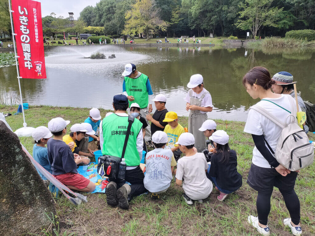 日本釣振興会の「釣りを通じた環境学習」の様子