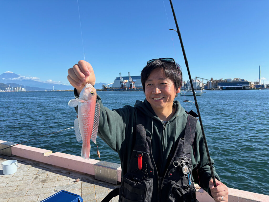 清水港日の出埠頭の釣り開放イベントの様子