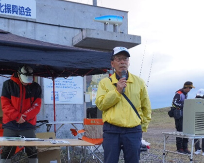 苫小牧東港一本防波の清掃の様子