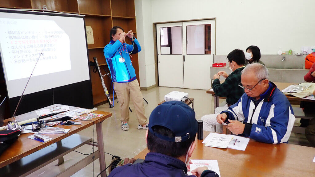 キャスティングが行っている釣具屋さんの釣り講座の様子